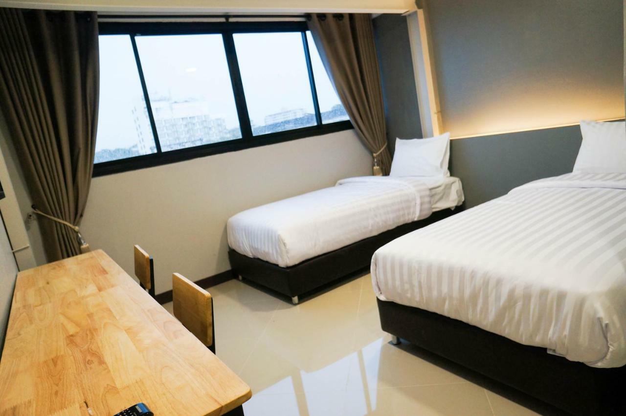 Lux Night Bazaar Hotel 2*